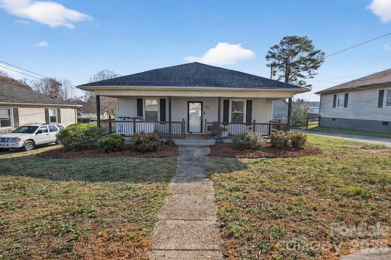 58 Burton Street, Belmont, NC - 2 beds, 1 bath, 1,055 sqft - $283,000