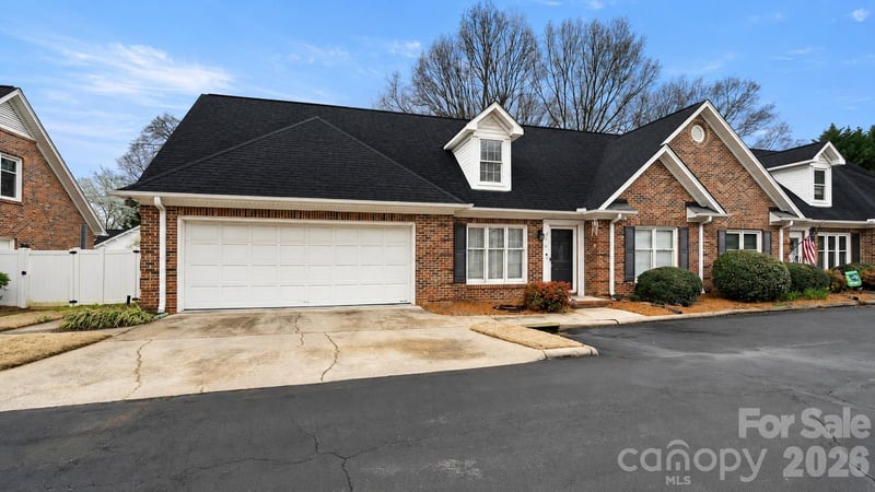 691 Carlton Drive, Gastonia, NC - 4 beds, 3.5 baths, 2,280 sqft - $300,000