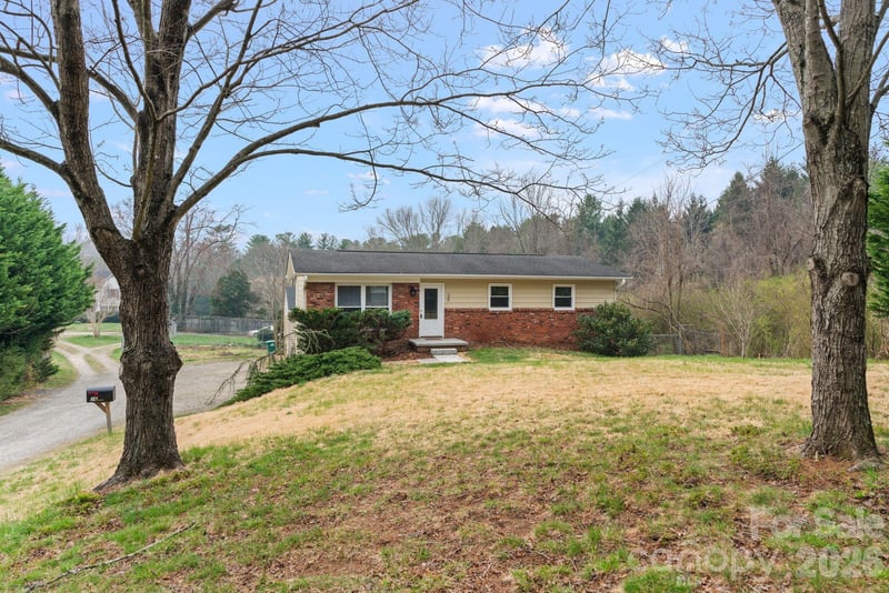 26 Cedar Hill Road, Asheville, NC - 5 beds, 2 baths, 1,982 sqft - $479,000