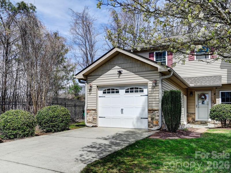 7 Mahogany Road, Arden, NC - 3 beds, 2.5 baths, 1,258 sqft - $299,900