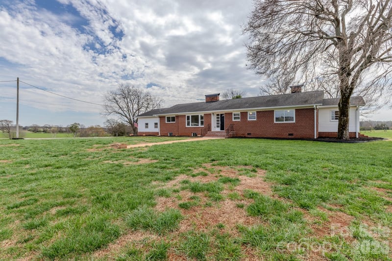 1217 Daniels, Lincolnton, NC - 3 beds, 2 baths, 2,104 sqft - $499,500