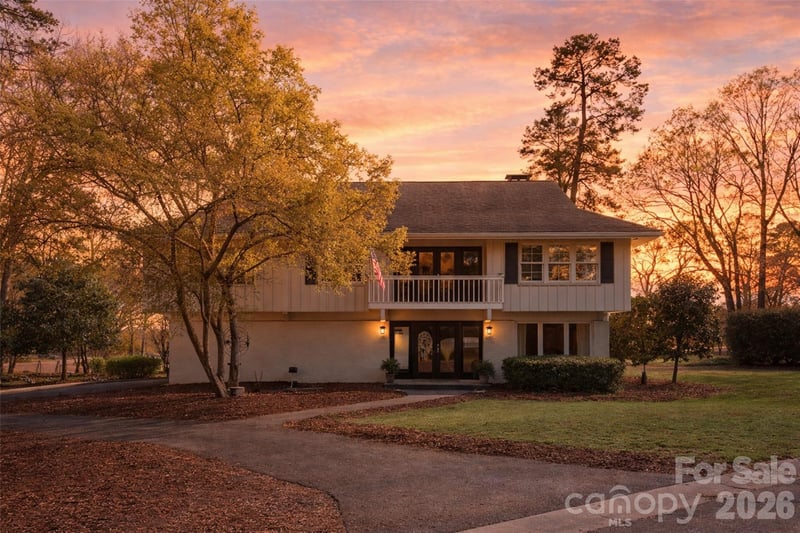 22 Honeysuckle Lane, Lake Wylie, SC - 4 beds, 3 baths, 3,212 sqft - $725,000