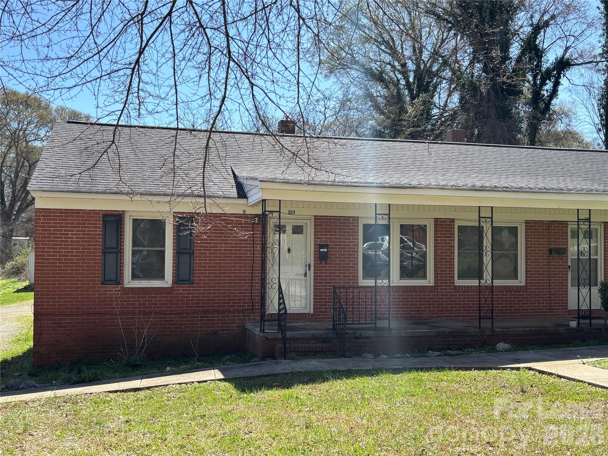 324 E Rhodes Street, Lincolnton, NC. property listing photo