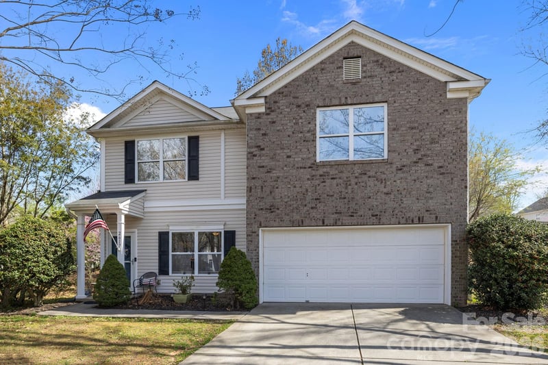2617 St Helena Court, Fort Mill, SC - 4 beds, 2.5 baths, 2,390 sqft - $424,000