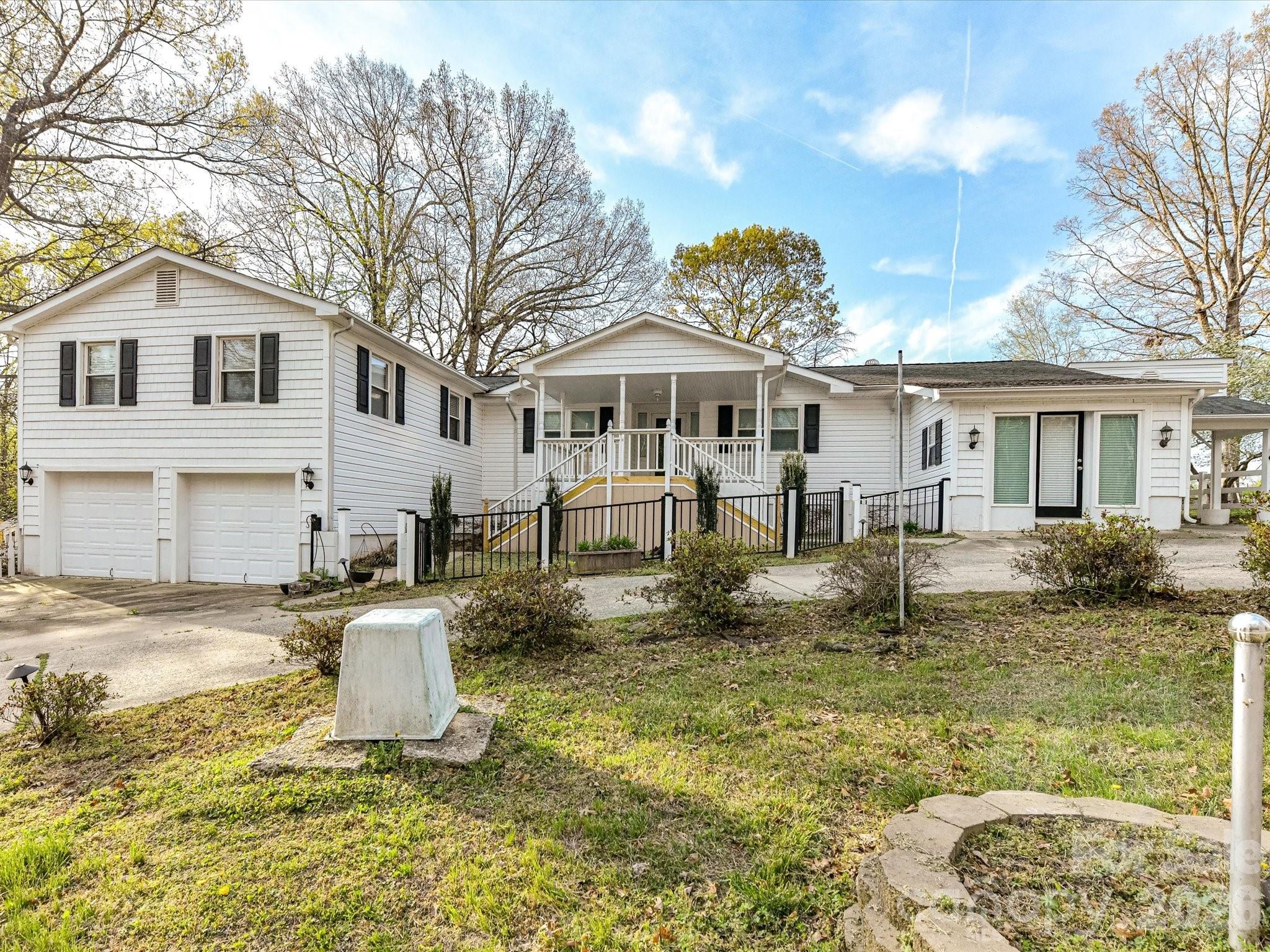 916 Lakewood, Matthews, NC — property listing photo 1