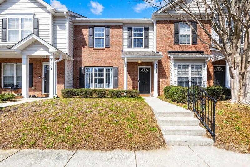 2823 Summergrove Court, Matthews, NC - 3 beds, 2.5 baths, 1,372 sqft - $245,000