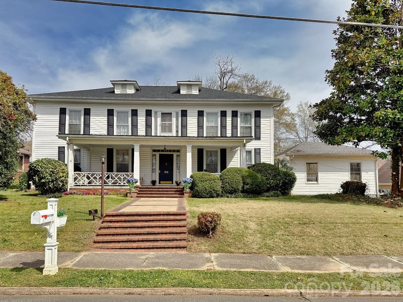 192 W Court Street, Rutherfordton, NC - 7 beds, 3 baths, 3,880 sqft - $390,000