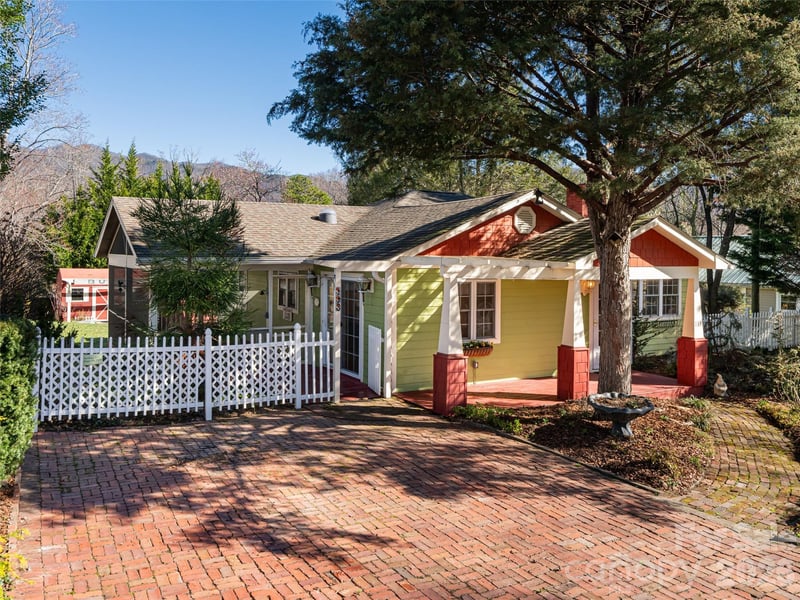 113 5th Street, Black Mountain, NC - 3 beds, 3 baths, 1,366 sqft - $699,900