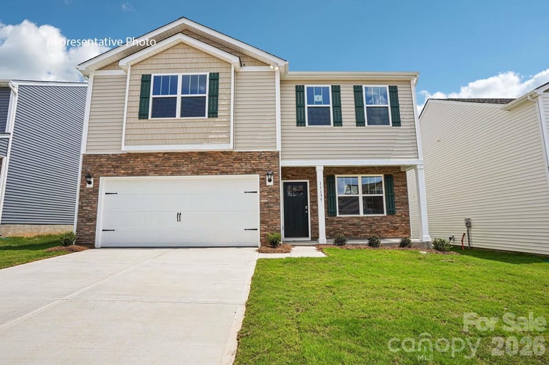 600 17th Avenue Drive NE, Hickory, NC - 3 beds, 2.5 baths, 2,175 sqft - $355,000