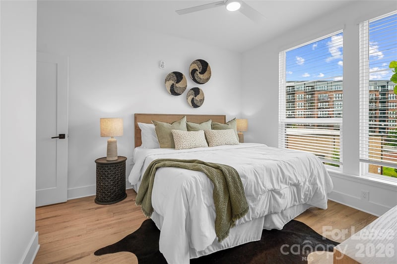 411 Charles Avenue Apt 35, Charlotte, NC - 2 beds, 2.5 baths, 1,394 sqft - $2,799