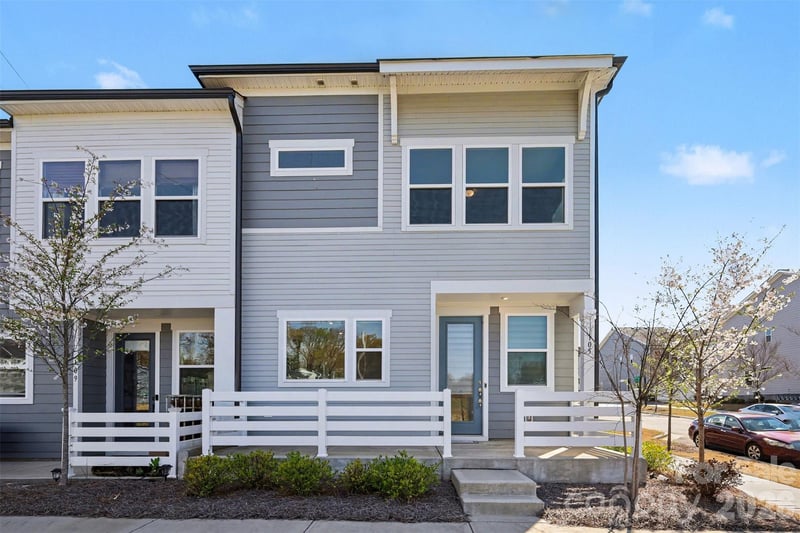 105 Renny Alley, Charlotte, NC - 3 beds, 2.5 baths, 1,907 sqft - $490,000
