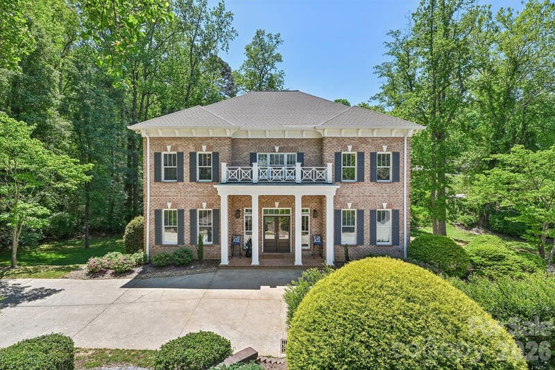 209 37th Avenue Place NW, Hickory, NC - 4 beds, 4.5 baths, 4,937 sqft - $840,000