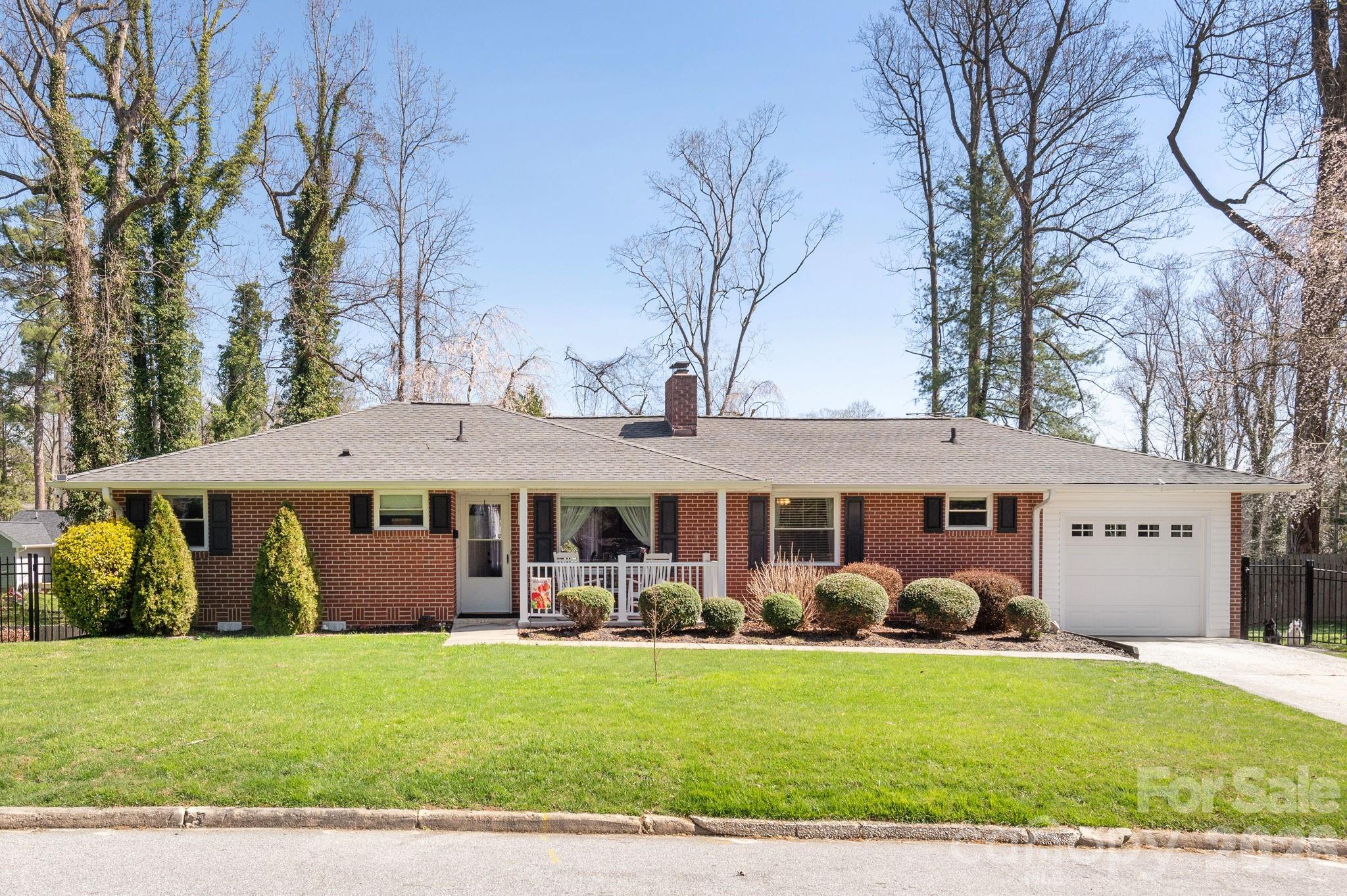 306 Taylor Street, Hendersonville, NC. property listing photo