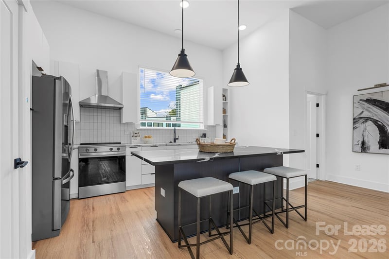 411 Charles Avenue Apt 17, Charlotte, NC - 2 beds, 2.5 baths, 1,513 sqft - $3,150