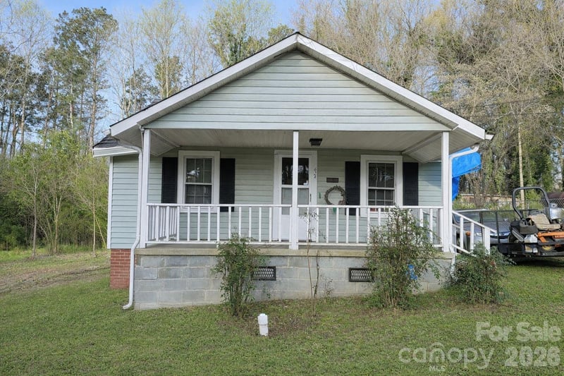 624 Blue Street, Troy, NC - 2 beds, 1 bath, 742 sqft - $75,000