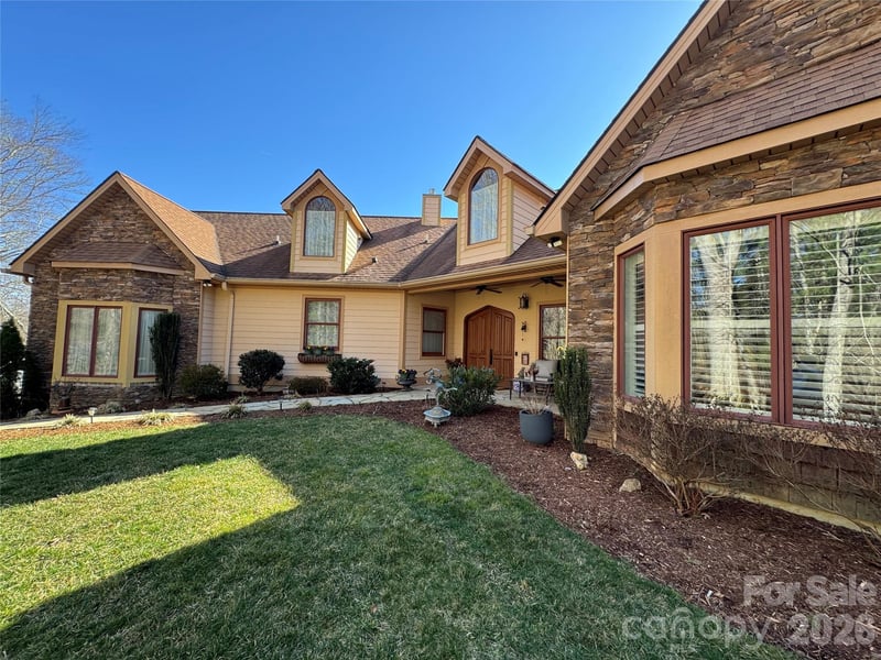 628 Vista Falls, Mills River, NC - 3 beds, 3 baths, 2,188 sqft - $745,000