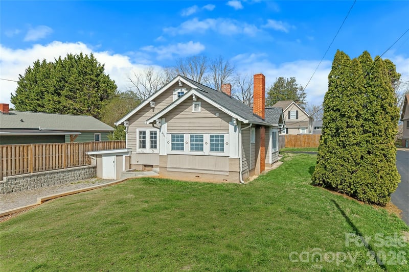 221 Summit Street, Asheville, NC - 3 beds, 2 baths, 1,734 sqft - $395,000
