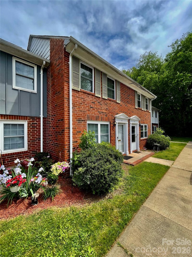 1300 Larchmont Place Apt 311, Salisbury, NC - 2 beds, 1.5 baths, 958 sqft - $125,000