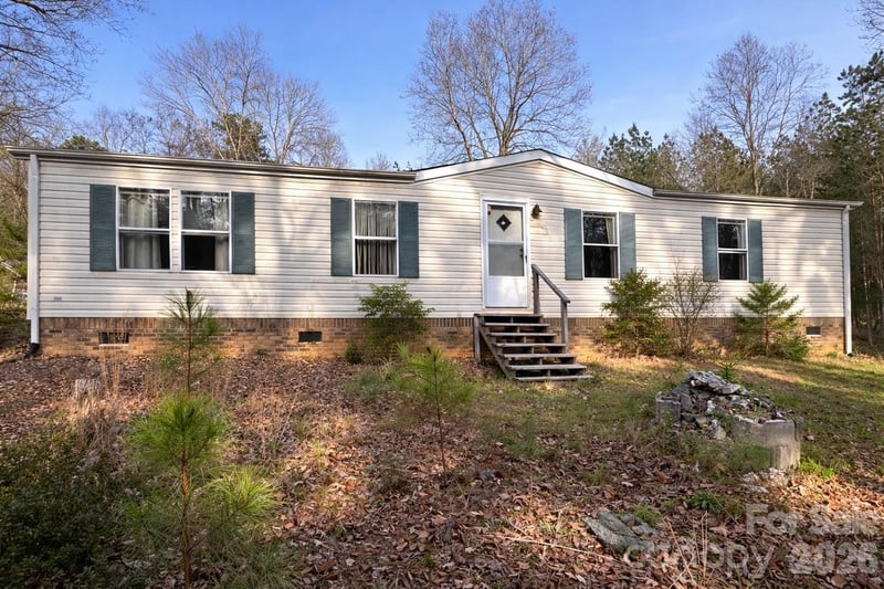 518 Nors Way, Lake Lure, NC - 3 beds, 2 baths, 1,248 sqft - $139,000