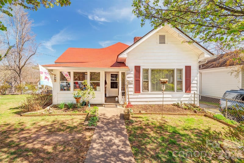 84 Swannanoa Avenue, Asheville, NC - 2 beds, 1 bath, 1,135 sqft - $550,000