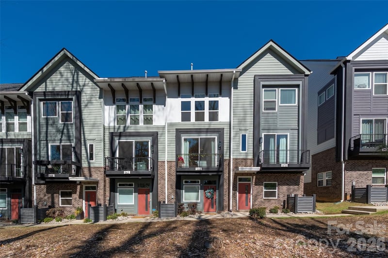 566 West End Drive, Charlotte, NC - 2 beds, 2.5 baths, 1,365 sqft - $419,000