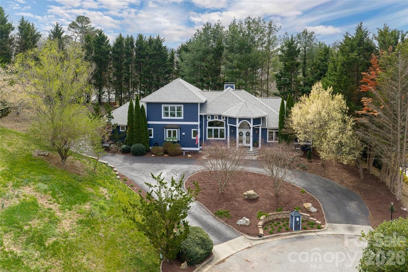 6 Oxford Court, Asheville, NC - 4 beds, 4.5 baths, 5,644 sqft - $1,685,000