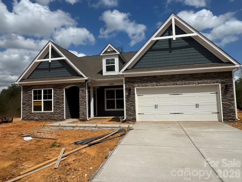 10806 Coble, Mint Hill, NC - 4 beds, 3 baths, 2,701 sqft - $589,900