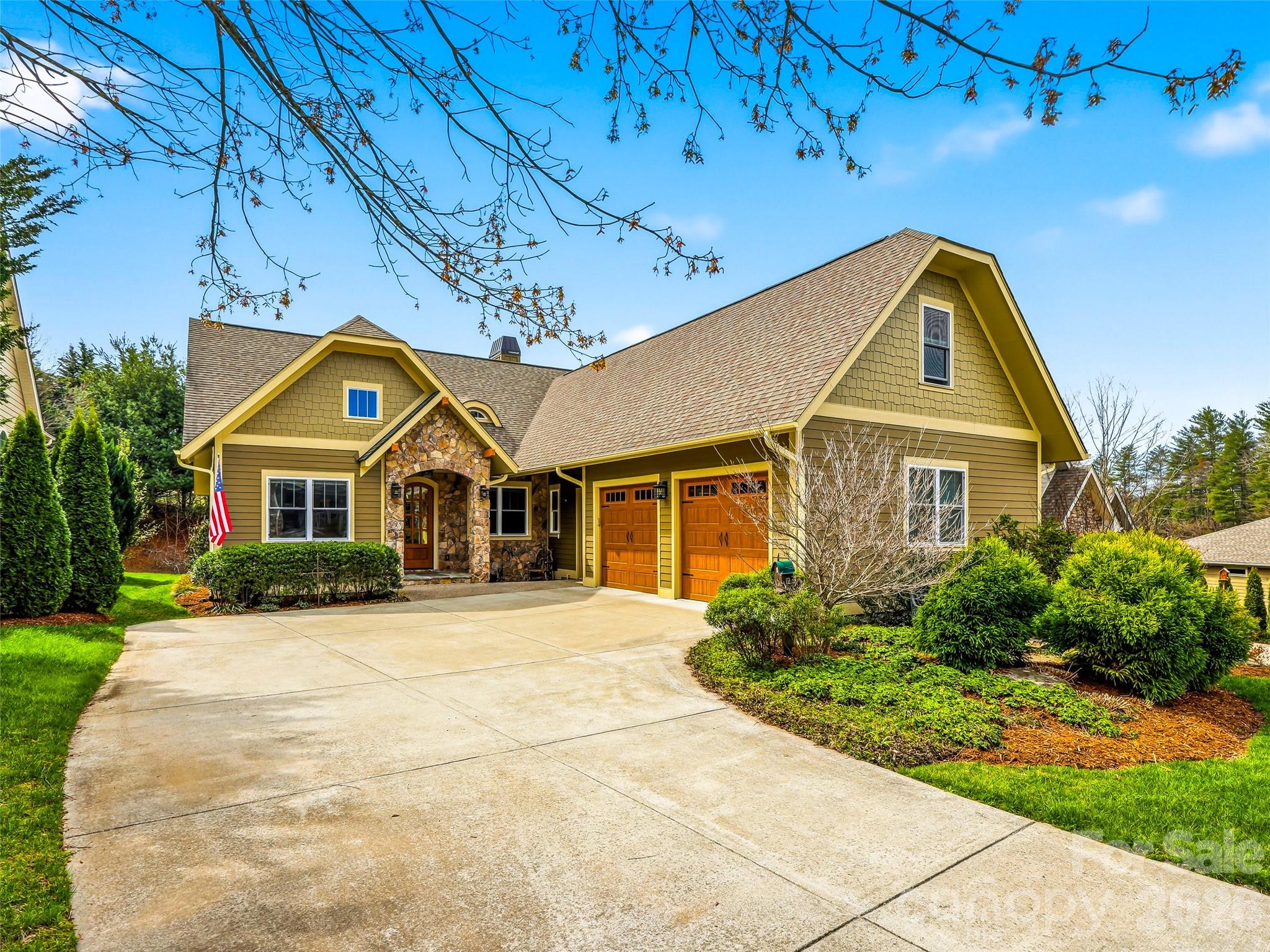 242 Whistlewood Lane, Hendersonville, NC — property listing photo