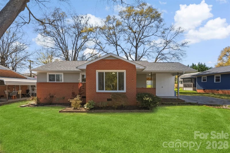 1213 E Park Drive, Gastonia, NC - 3 beds, 1 bath, 988 sqft - $235,000