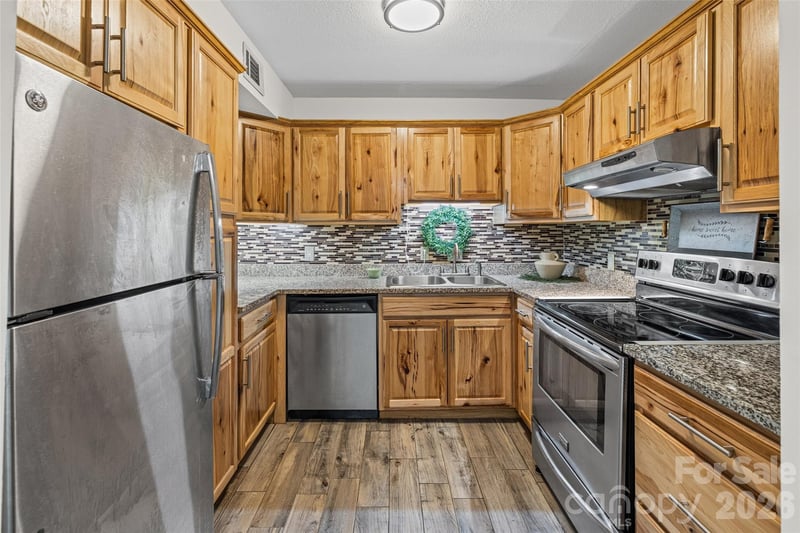 2636 Park Road B, Charlotte, NC - 1 bed, 1 bath, 702 sqft - $185,000