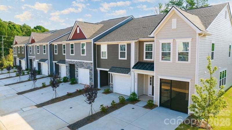 2348 Layman Drive Salisbury, Gastonia, NC - 4 beds, 2.5 baths, 2,323 sqft - $2,500