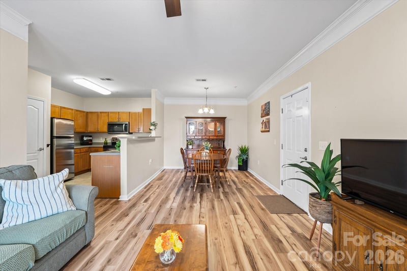233 Appeldoorn Circle, Asheville, NC - 2 beds, 2 baths, 979 sqft - $220,000