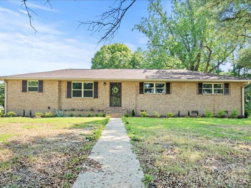 136 Chester Park, Chesterfield, SC - 3 beds, 2 baths, 1,600 sqft - $285,000
