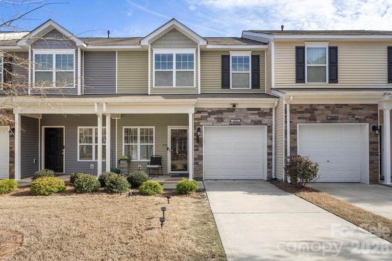 12221 Whiteside Drive, Charlotte, NC - 3 beds, 2.5 baths, 1,353 sqft - $327,000