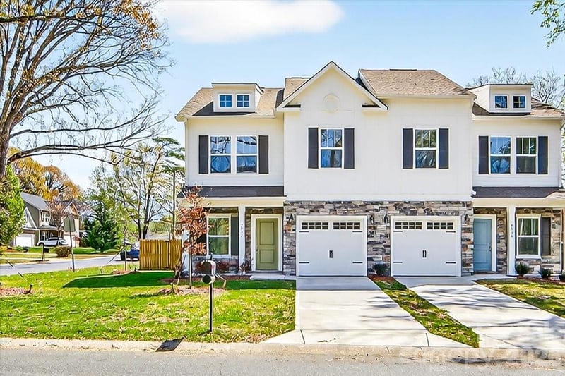 2032 Mandarin Boulevard, Charlotte, NC - 3 beds, 2.5 baths, 1,634 sqft - $439,000
