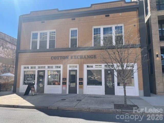 141 W main Avenue, Gastonia, NC - 2 beds, 1.5 baths, 1,200 sqft - $1,599