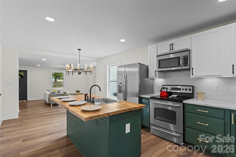 509 S Marietta Street, Gastonia, NC - 5 beds, 3.5 baths, 2,044 sqft - $375,000