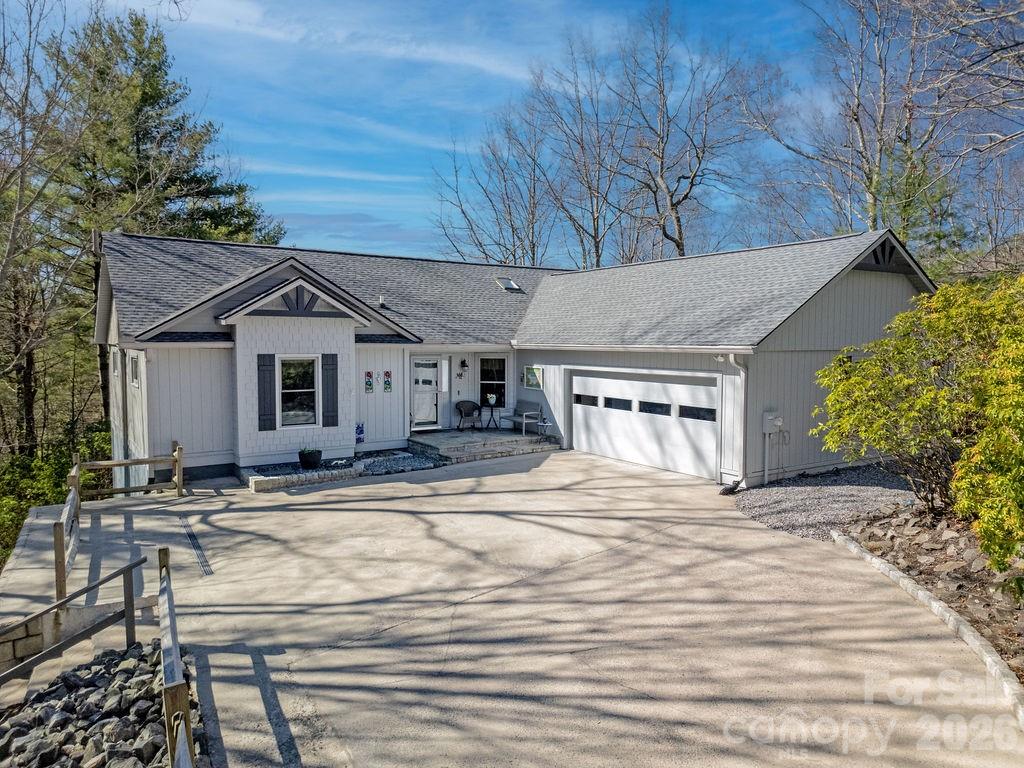 552 Kanasgowa, Brevard, NC. property listing photo