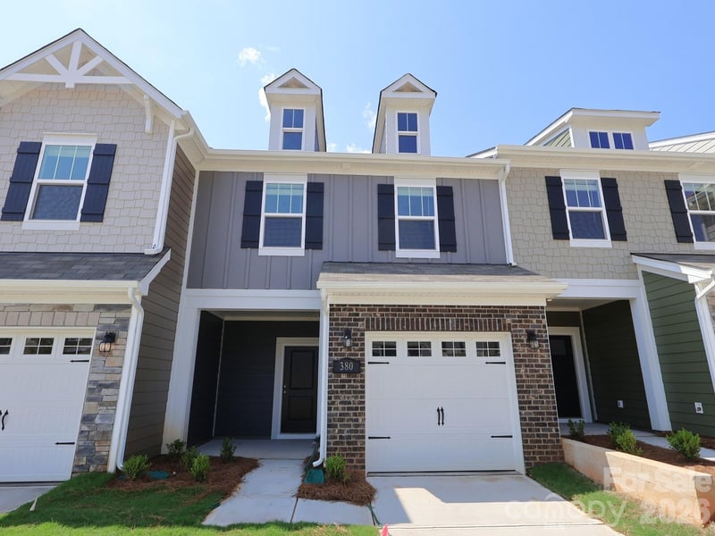 380 Hendley Drive, York, SC - 3 beds, 2.5 baths, 1,603 sqft - $254,500