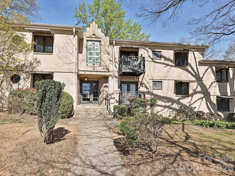 201 N Dotger Avenue C9, Charlotte, NC - 2 beds, 1 bath, 762 sqft - $290,000