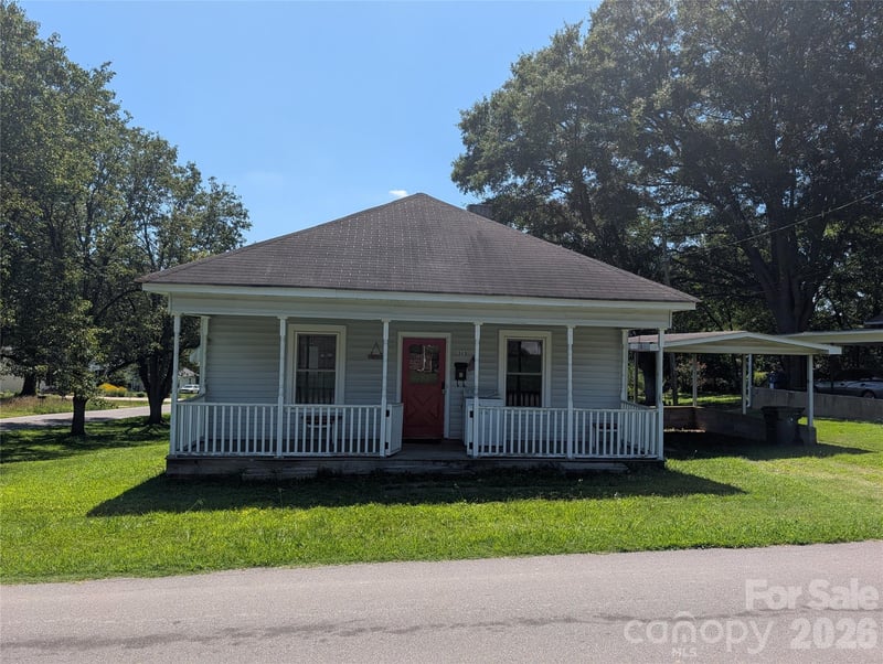 303 2nd Street, Stanley, NC - 2 beds, 1 bath, 952 sqft - $165,000