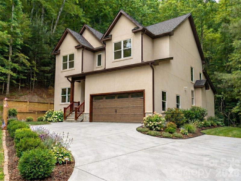 366 Mistletoe Trail, Hendersonville, NC - 4 beds, 2.5 baths, 2,335 sqft - $1,100,000