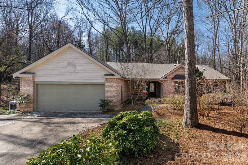 106 Oak Hollow Court, Asheville, NC - 3 beds, 3 baths, 3,202 sqft - $799,000