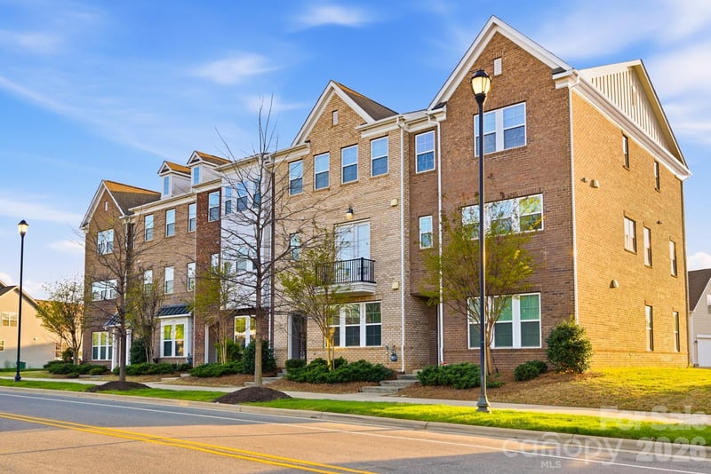 11515 Red Rust Lane, Charlotte, NC - 4 beds, 3.5 baths, 2,351 sqft - $560,000