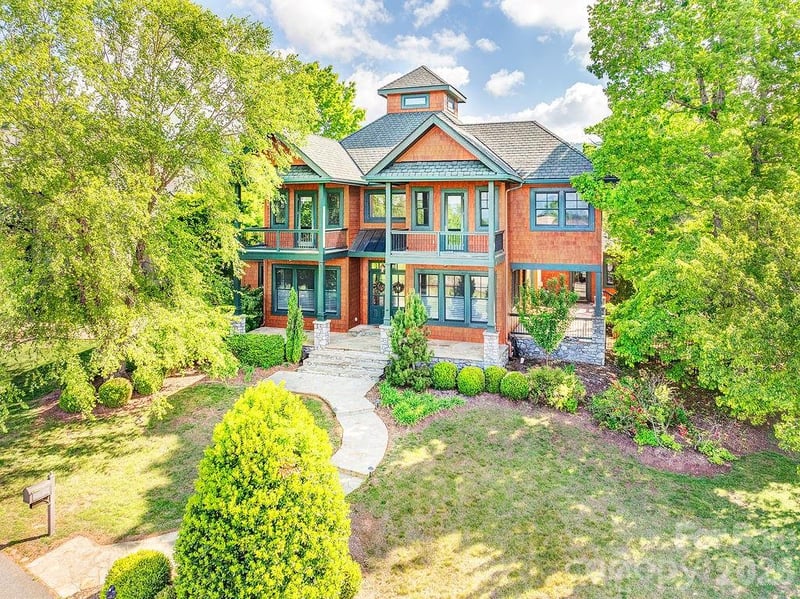 3 Gale Kelly Court, Weaverville, NC - 5 beds, 4.5 baths, 4,123 sqft - $1,284,000