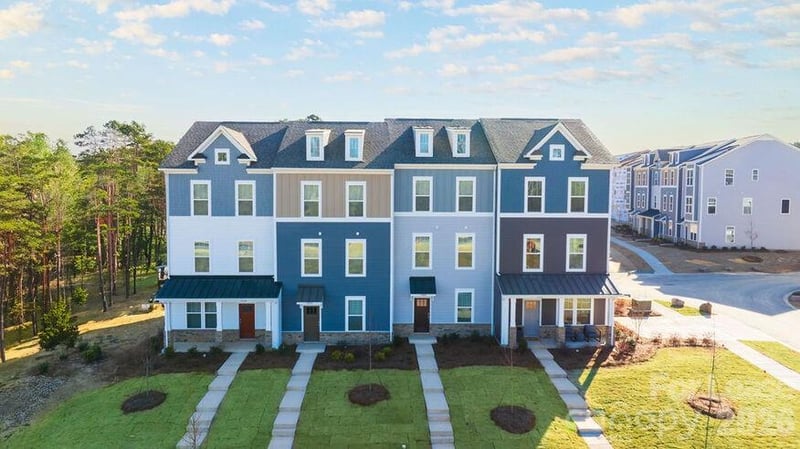 1018 Fairway Green Lane Landon, Charlotte, NC - 3 beds, 2.5 baths, 1,886 sqft - $2,515