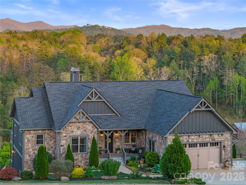 28 Gracie Lane, Weaverville, NC - 3 beds, 3.5 baths, 3,465 sqft - $1,250,000