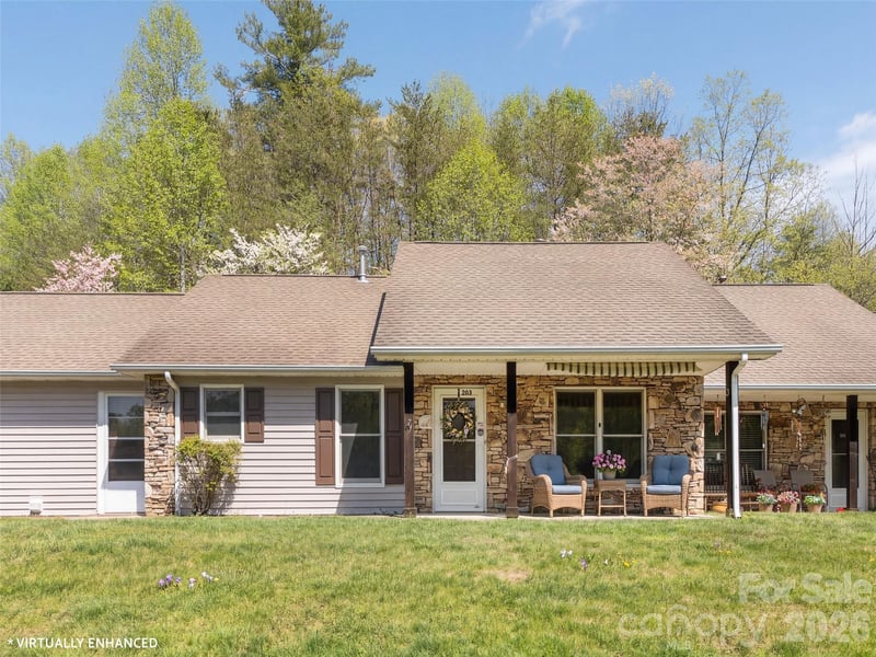 203 Rocky Mountain Way, Arden, NC - 2 beds, 2 baths, 973 sqft - $275,000