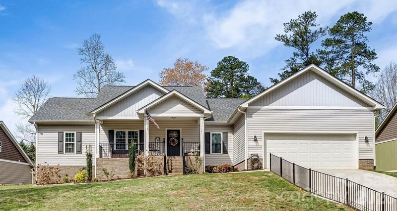 1181 Kensington Circle, Newton, NC - 3 beds, 2 baths, 1,670 sqft - $379,900