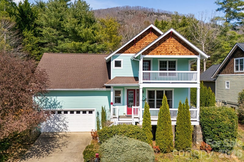 7 Oakhaven Terrace, Asheville, NC - 3 beds, 2.5 baths, 2,006 sqft - $595,000